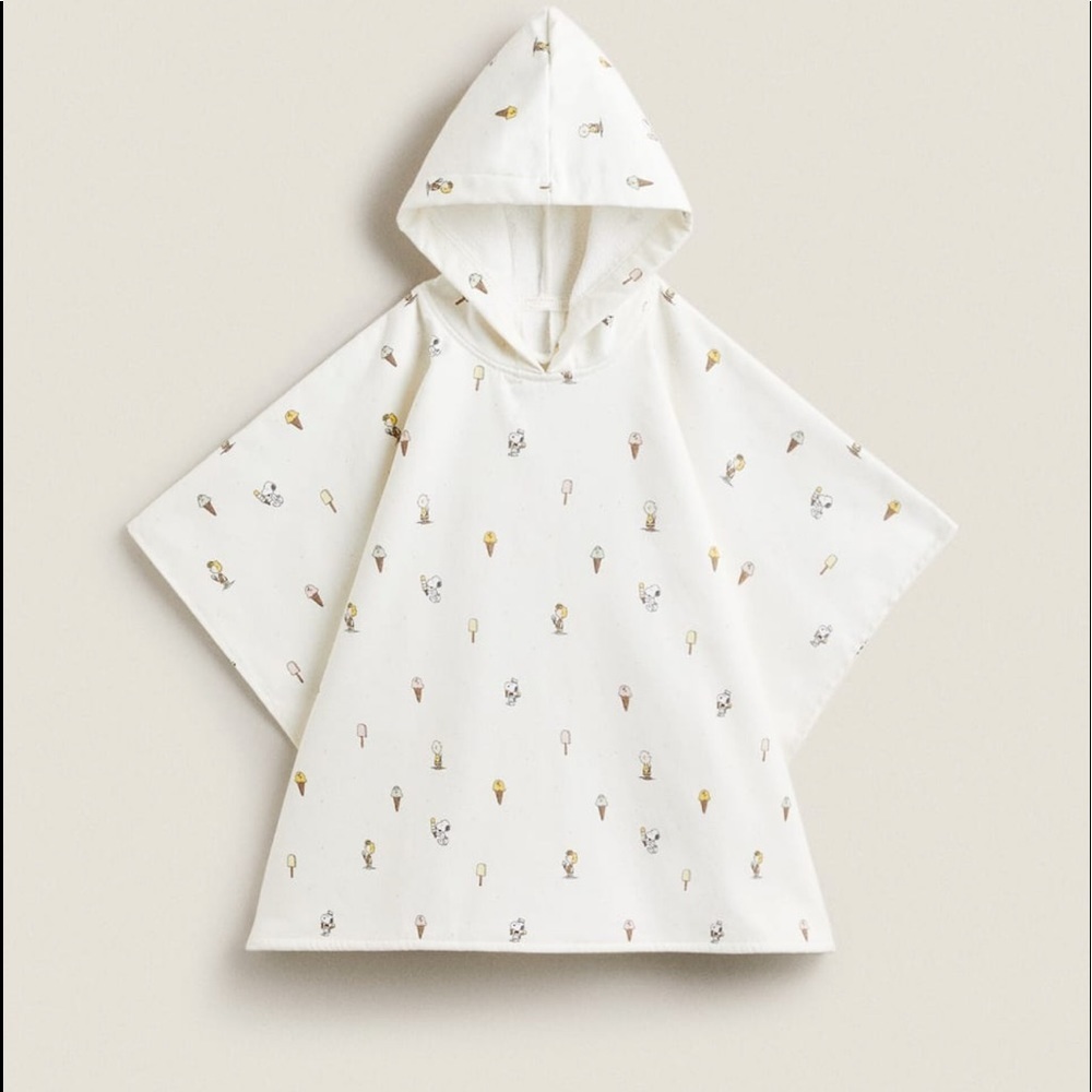 Peanuts printed poncho